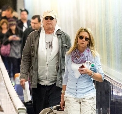 A picture of Emily's parents; Chevy Chase and Jayni Chase.